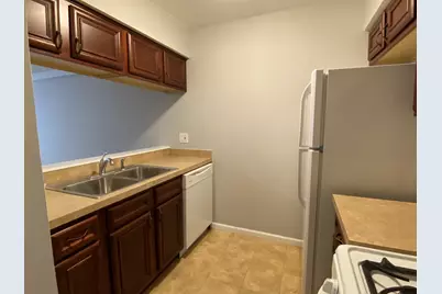 623 Robin Court, Grayslake, IL 60030 - Photo 5