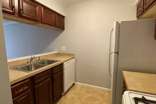 623 Robin Ct, Grayslake, IL 60030 - Photo 5