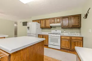 8908 E 1400 North Rd, Bloomington, IL 61705 - Photo 15