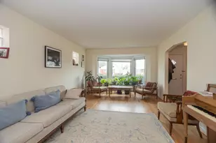 6552 N Troy St, Chicago, IL 60645 - Photo 5