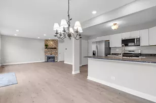 682 Silk Oak Ln, Crystal Lake, IL 60014 - Photo 9