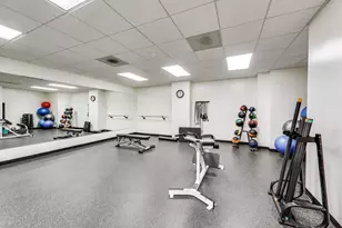 260 E Chestnut St, Chicago, IL 60611 - Photo 21