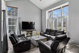 909 Brompton Cir, Bolingbrook, IL 60440 - Photo 3