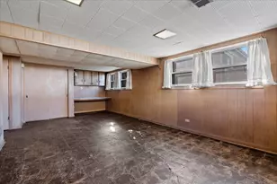 8434 Lawndale Ave, Skokie, IL 60076 - Photo 23