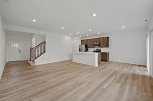 624 Cassia Ct, Crystal Lake, IL 60012 - Photo 5