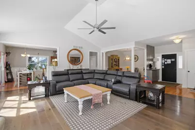 1022 Rosewood Drive, Carpentersville, IL 60110 - Photo 9