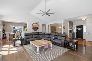 1022 Rosewood Dr, Carpentersville, IL 60110 - Photo 9