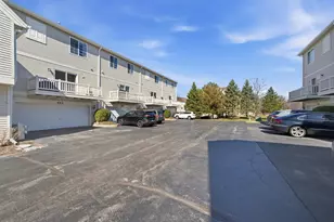 542 Cary Woods Cir, Cary, IL 60013 - Photo 23