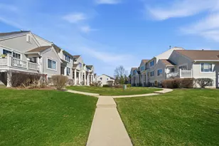 542 Cary Woods Cir, Cary, IL 60013 - Photo 25