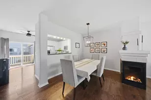 542 Cary Woods Cir, Cary, IL 60013 - Photo 3