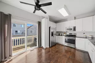 542 Cary Woods Cir, Cary, IL 60013 - Photo 7