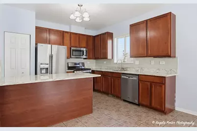 749 S Parkside Drive, Round Lake, IL 60073 - Photo 7