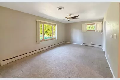 1318 Ridgefield Road, Freeport, IL 61032 - Photo 23