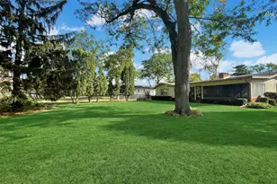 1318 Ridgefield Rd, Freeport, IL 61032 - Photo 3