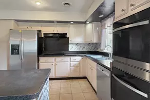 1318 Ridgefield Rd, Freeport, IL 61032 - Photo 13