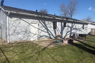 525 Kristy Dr, Centralia, IL 62801 - Photo 3