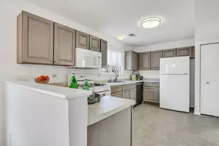 1388 Huntington Dr, Mundelein, IL 60060 - Photo 13