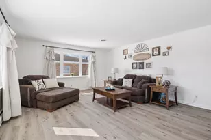 635 N Elm St, Herscher, IL 60941 - Photo 3