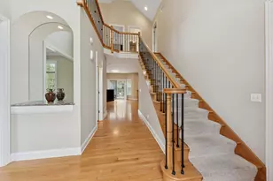 385 N Chalary Ct, Palatine, IL 60067 - Photo 3