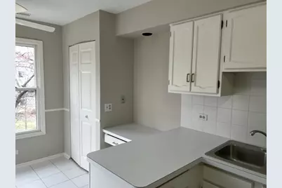 1437 Clairmont Court #200, Vernon Hills, IL 60061 - Photo 9