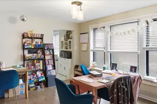 2032 W Birchwood Ave, Chicago, IL 60645 - Photo 9