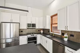 2240 W North Ave, Chicago, IL 60647 - Photo 11