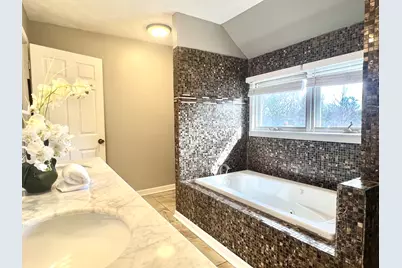 7113 Clarendon Hills Road, Darien, IL 60561 - Photo 35