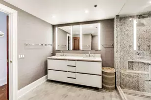 100 E Huron St, Chicago, IL 60611 - Photo 15