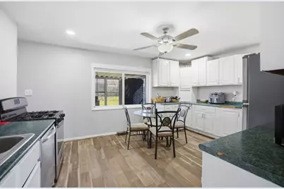 205 Villa Road, Streamwood, IL 60107 - Photo 5