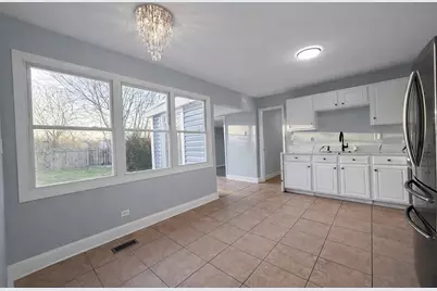 5522 W Celebrity Circle, Hanover Park, IL 60133 - Photo 5