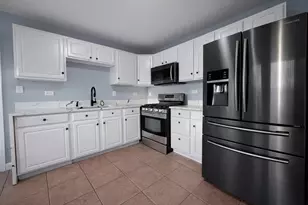 5522 W Celebrity Cir, Hanover Park, IL 60133 - Photo 3