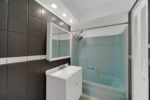 511 Timber Ridge Dr, Carol Stream, IL 60188 - Photo 11