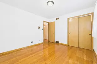 9275 Clancy Dr, Des Plaines, IL 60016 - Photo 21