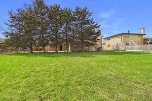 9275 Clancy Dr, Des Plaines, IL 60016 - Photo 35