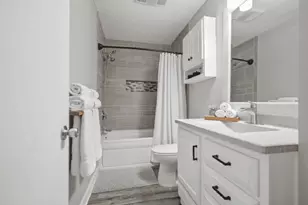 1020 Laesch Ave, Bloomington, IL 61704 - Photo 5