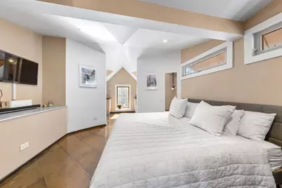 2334 W Medill Avenue, Chicago, IL 60647 - Photo 15