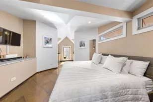 2334 W Medill Ave, Chicago, IL 60647 - Photo 15