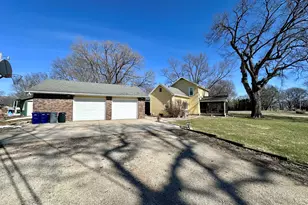 307 2nd St W, Lyndon, IL 61261 - Photo 3