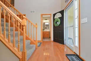 104 Hunter Ct, Hudson, IL 61748 - Photo 5