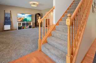 104 Hunter Ct, Hudson, IL 61748 - Photo 9