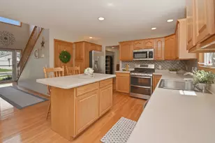 104 Hunter Ct, Hudson, IL 61748 - Photo 29