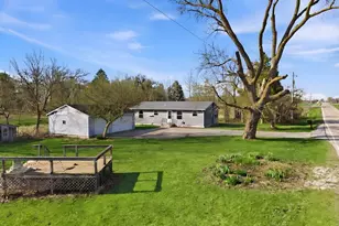 23007 Lovell Rd, Sycamore, IL 60178 - Photo 9