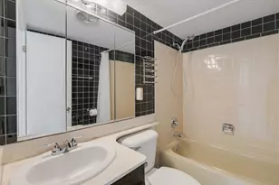 736 Clohesey Dr, Buffalo Grove, IL 60089 - Photo 13