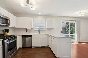 6763 Roanoake Ct, Gurnee, IL 60031 - Photo 9