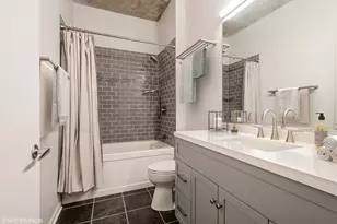 807 Davis St, Evanston, IL 60201 - Photo 7