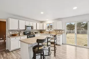 2410 Miriam Ave, Zion, IL 60099 - Photo 5