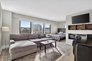 4880 N Marine Dr, Chicago, IL 60640 - Photo 3