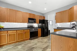 6577 Pine Lake Dr, Tinley Park, IL 60477 - Photo 3