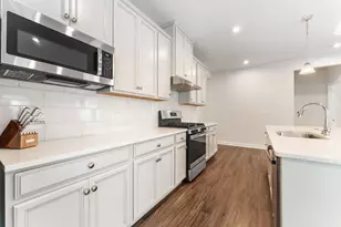 3694 Reddington Cir, Elgin, IL 60124 - Photo 9