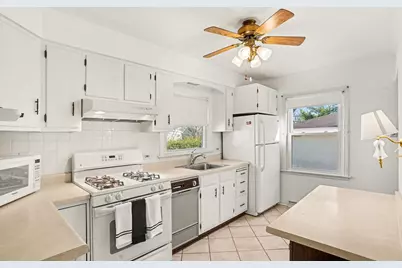 995 S Swain Avenue, Elmhurst, IL 60126 - Photo 5